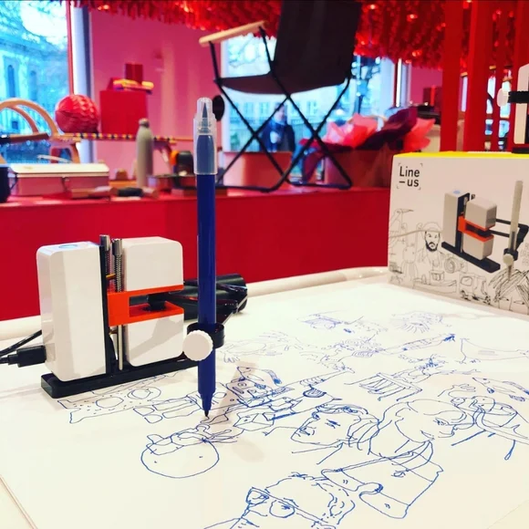 Line-Us: Drawing Robot - Picture 4 of 8